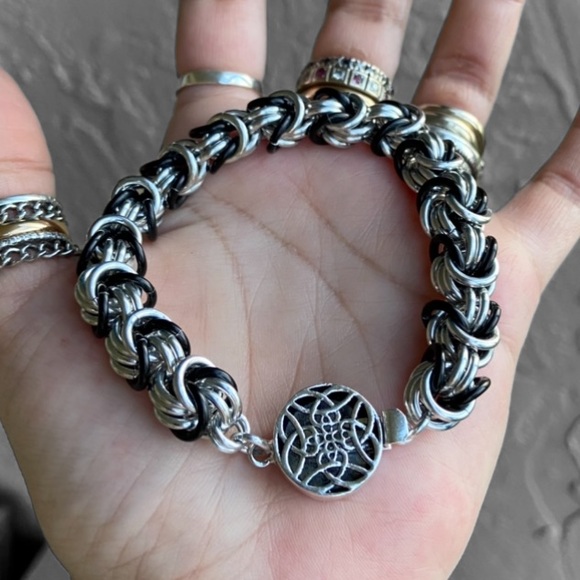 Celtic chain bracelet . handcrafted silver & black maille bizantine links - Picture 10 of 15